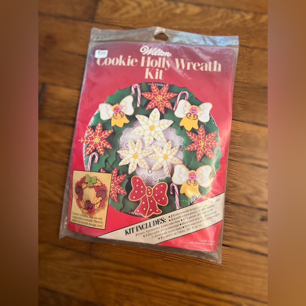 Vintage Wilton Holiday Cookie Holly Wreath Kit